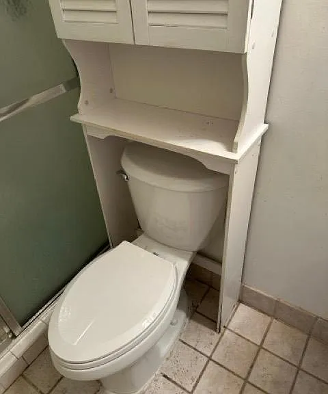 2nd bedroom toilet