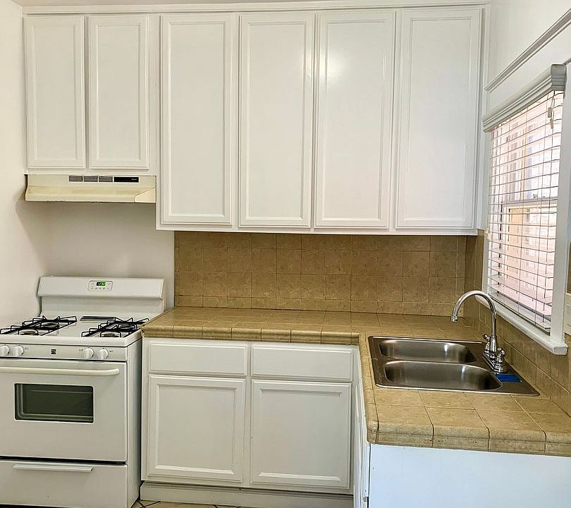 2nd image of 1415 E 2nd St APT 1