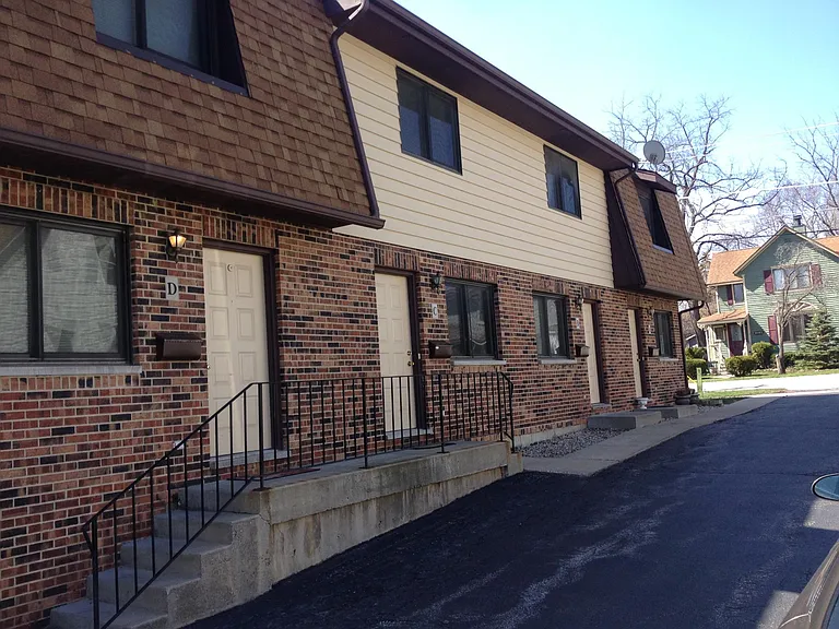 1005 Spafford St #B — Photo 3