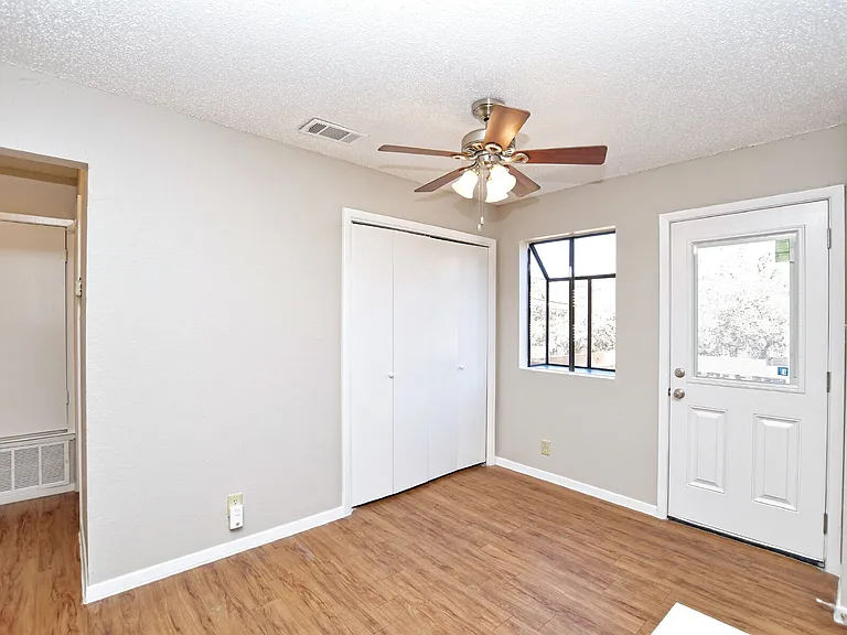 301 Algerita Dr #D — Photo 8