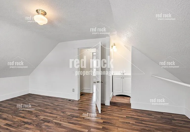 1517 E Bridgeport Ave — Photo 17