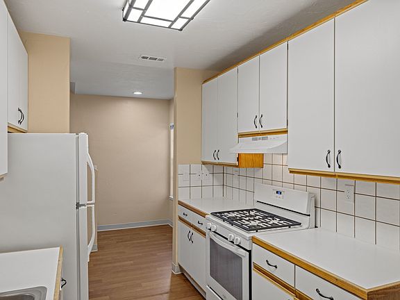 5th image of 3127 Crescent Ave #E2