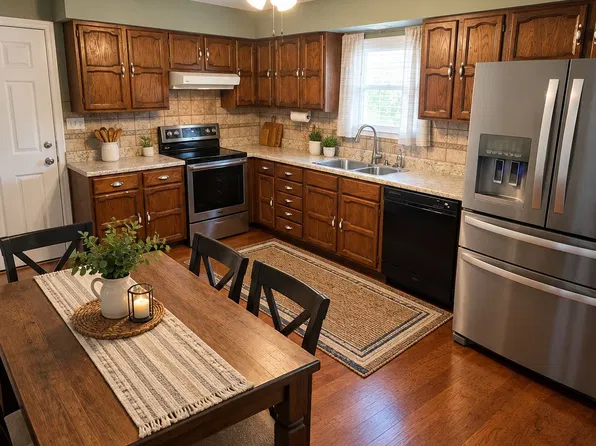 1074 Louisiana St, Sullivan, MO 63080