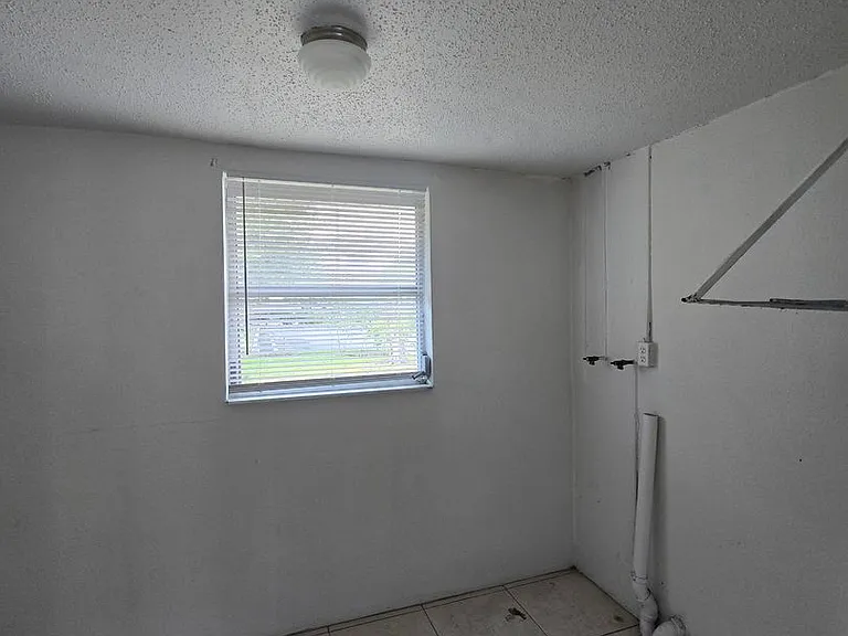 702 SE 47th St #4 — Photo 20