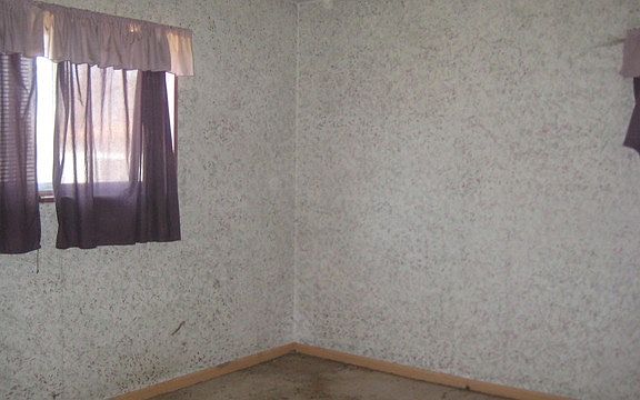 4th image of 1290 Greenbay Ave