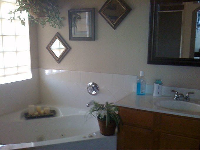 Master Bath W/ Double Sinks, Garden Tub And Shower