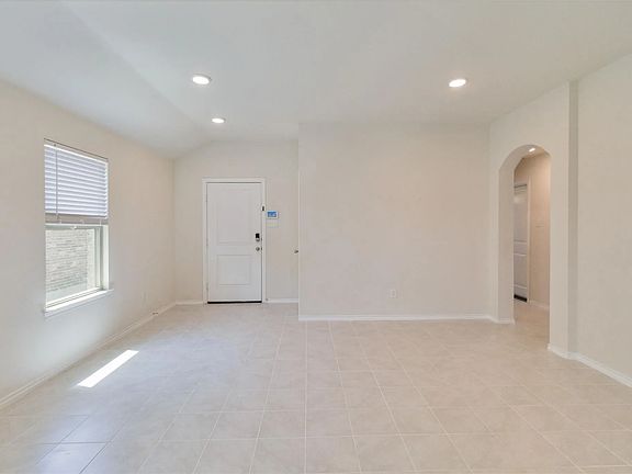 5th image of 908 Mercury Dr