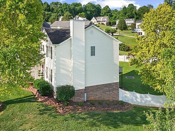 5th image of 319 Blevins Blvd