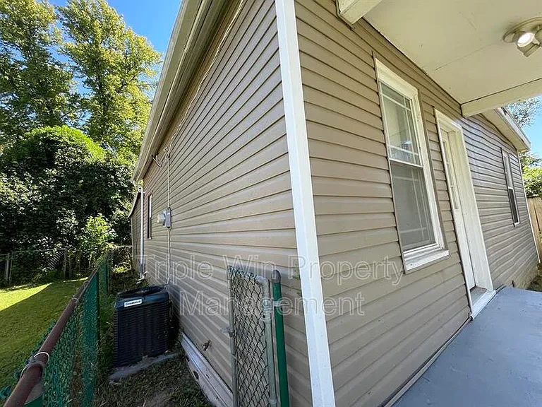 4831 Oldenburg Ave — Photo 3