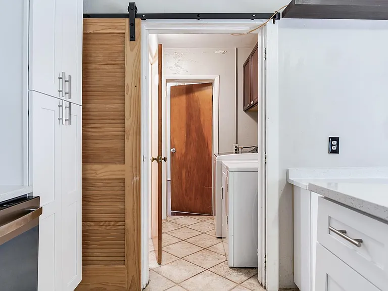 2514 W Gray St — Photo 20