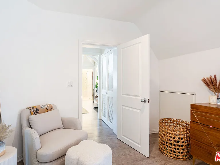 444 S Roxbury Dr #B — Photo 18