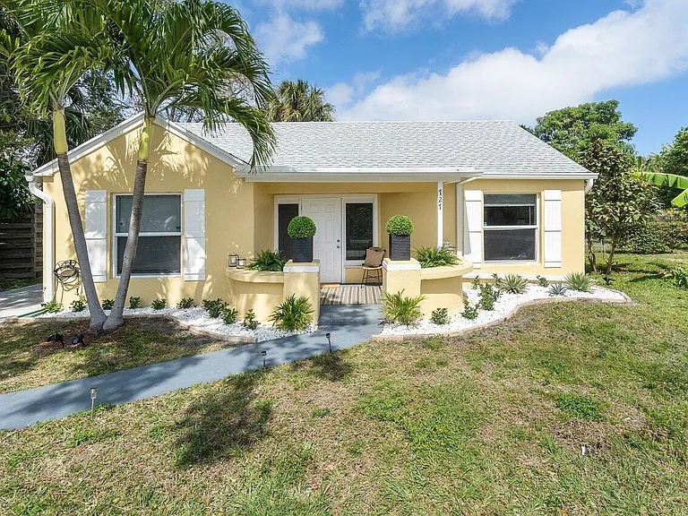 727 S Lake Dr — Photo 2