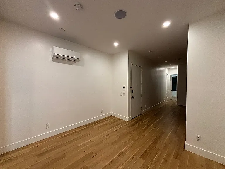 52 Grace St — Photo 8