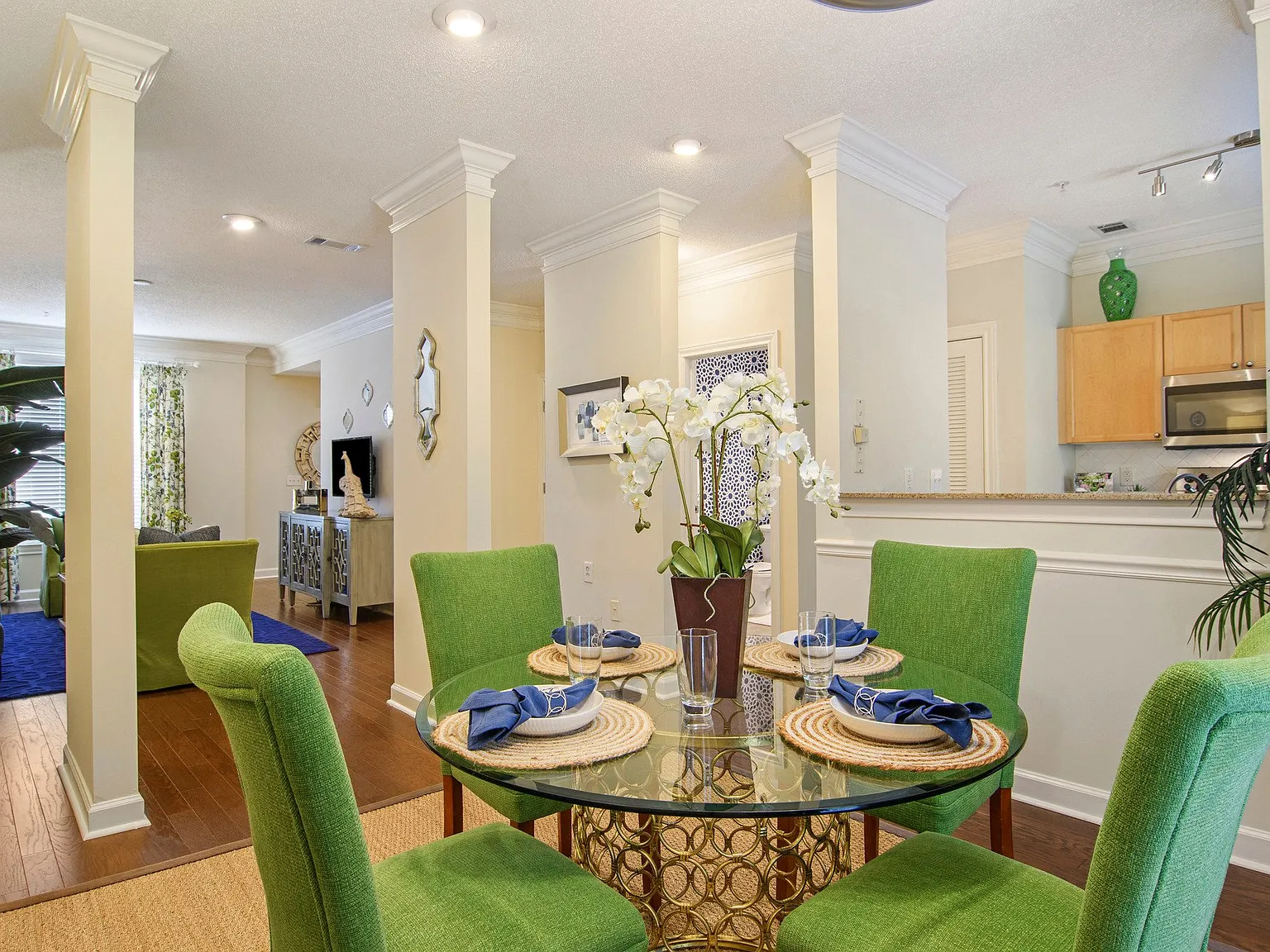 Gables Montclair — Photo 4