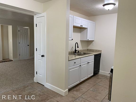 4th image of 5384 S Willow Ln APT C