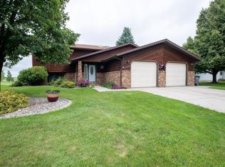 3310 Village Green Dr, Moorhead, MN 56560