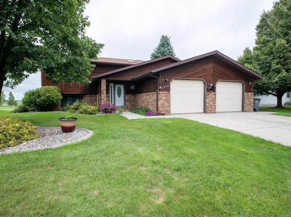 3310 Village Green Dr, Moorhead, MN 56560