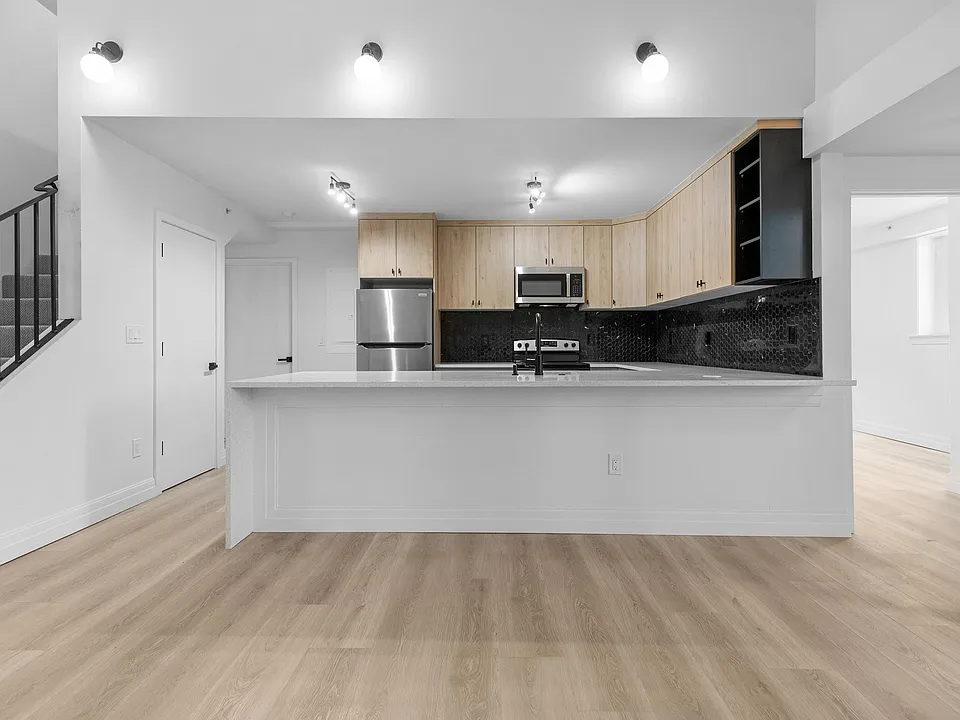 41 N Main St