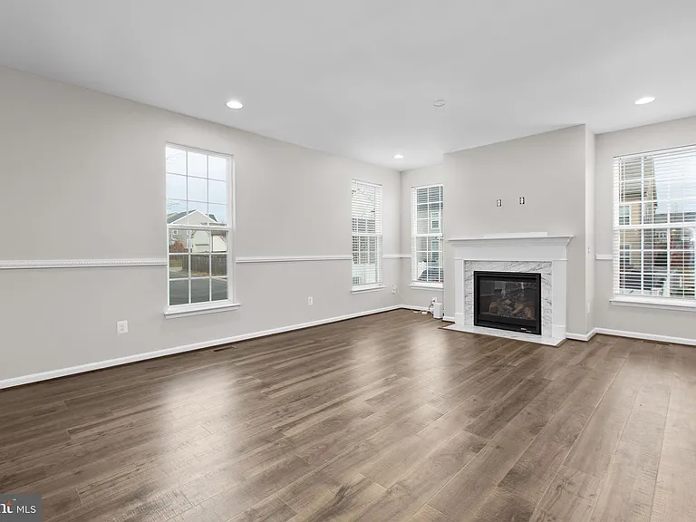 930 Forsythia Ln — Photo 22