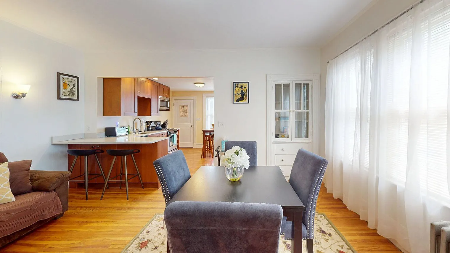 2 bed, 2.0 bath, 1496 sqft, $4,042 — Photo 2