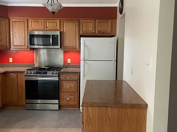 4th image of 5400B Oxford Dr