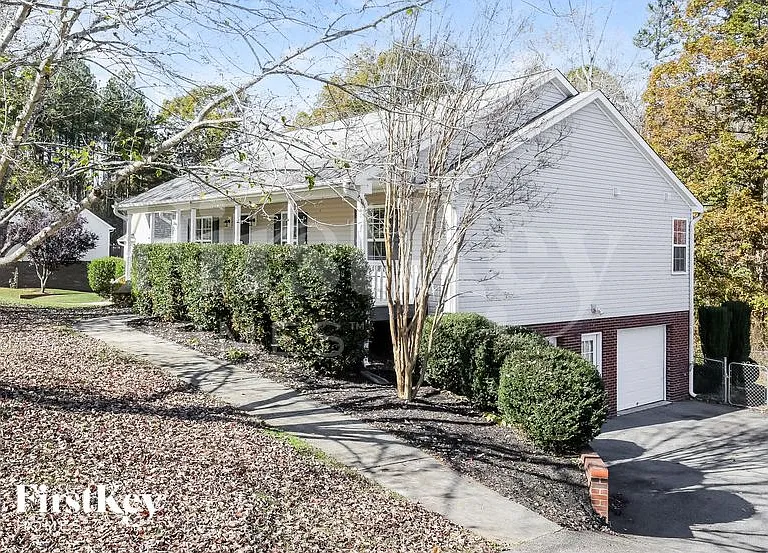 263 Carriage Ln — Photo 2
