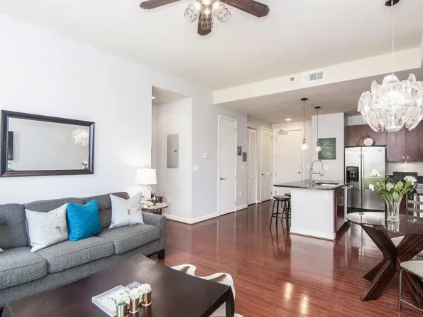 711 Cosmopolitan Dr NE Unit 220, Atlanta, GA 30324