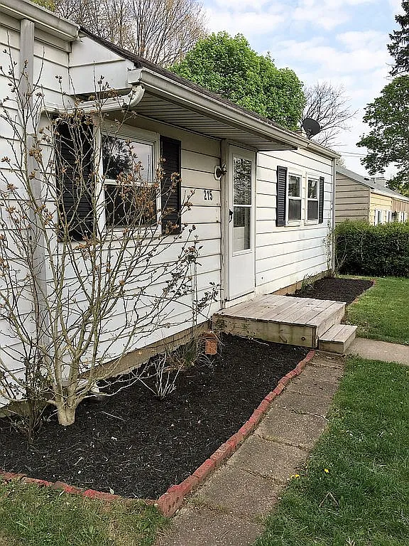 215 Caruso Dr photo 1