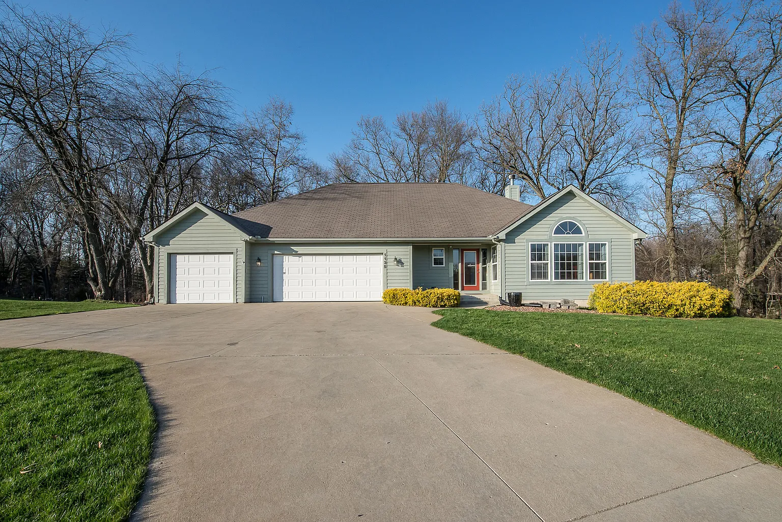 1135 Arthurs Ct photo 1