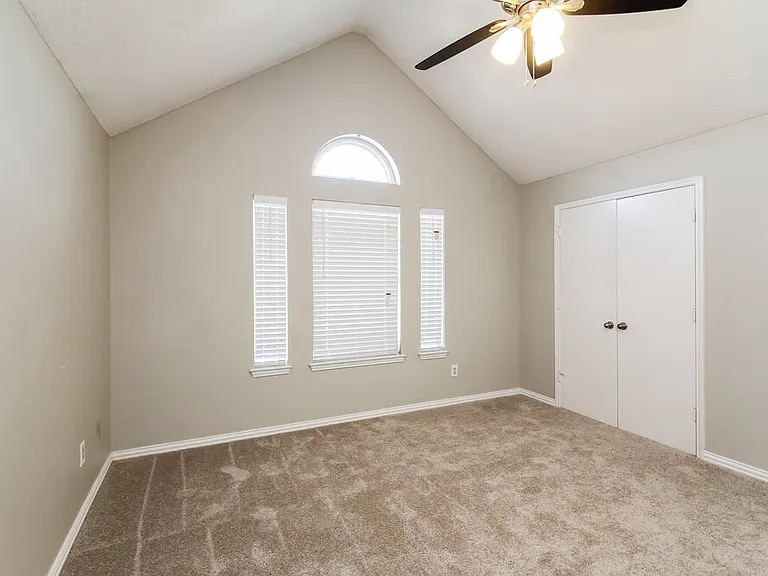 1115 Colbert Ln — Photo 7