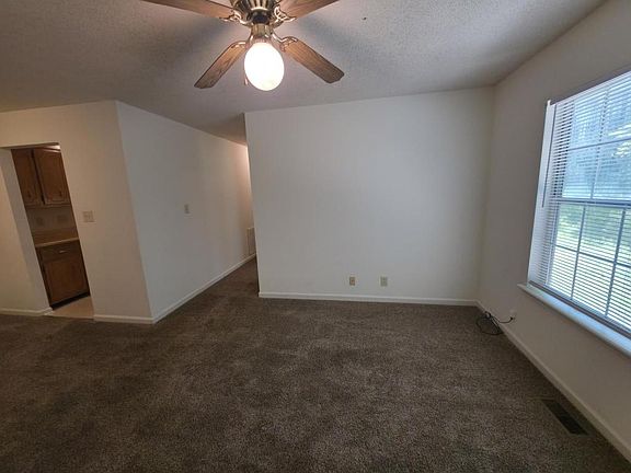 4th image of 208 Beech St