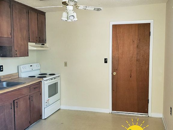 3rd image of 803 Sunset Blvd W APT D