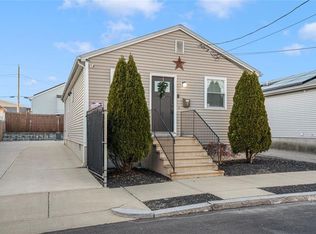 9 Halton St, Providence, RI 02907