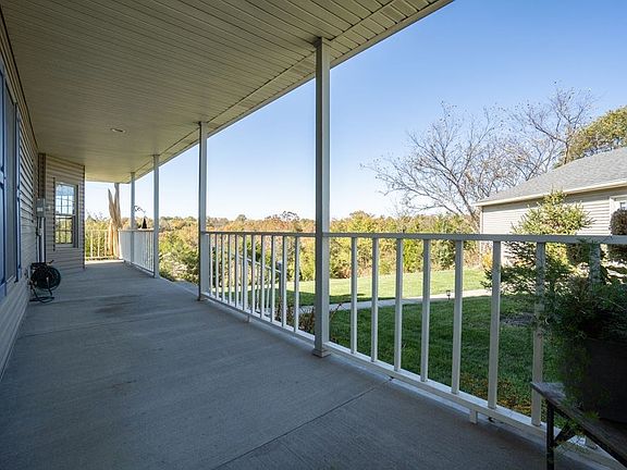 3rd image of 860 Eagle View Ln