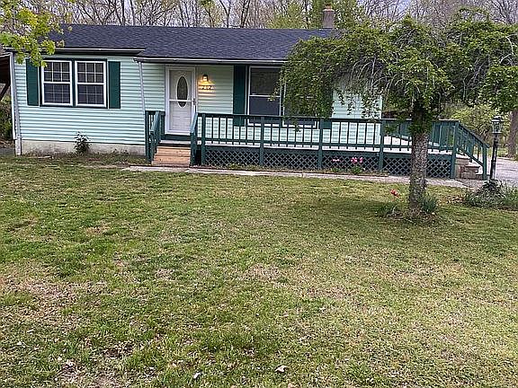 2nd image of 202 De Hirsch Ave