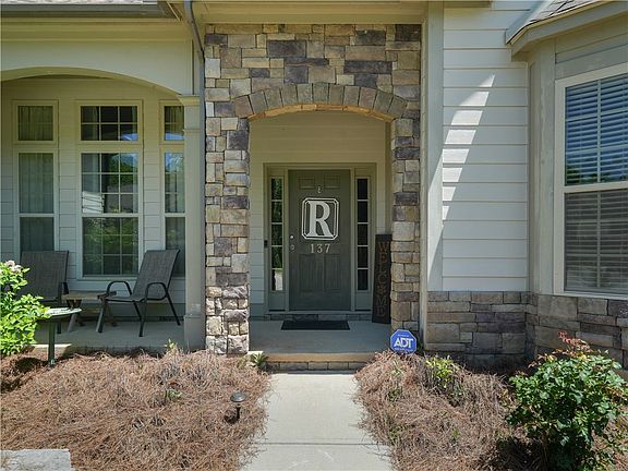 4th image of 137 Waltzing Vine Ln