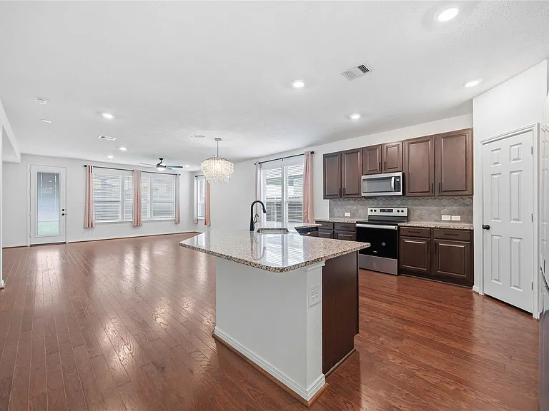 7627 Coral Key Dr — Photo 5