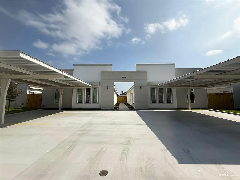 2608 E Harrison Ave — Photo 1