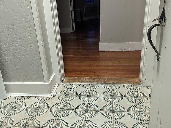 Entrance, 1st bedroom to the left and 2nd bedroom to the right side