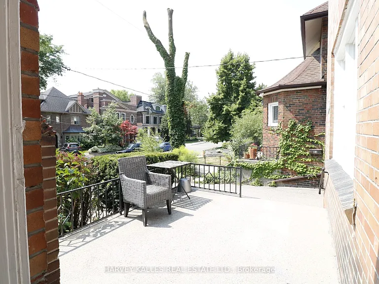 6 Poplar Plains Cres #MAIN — Photo 2
