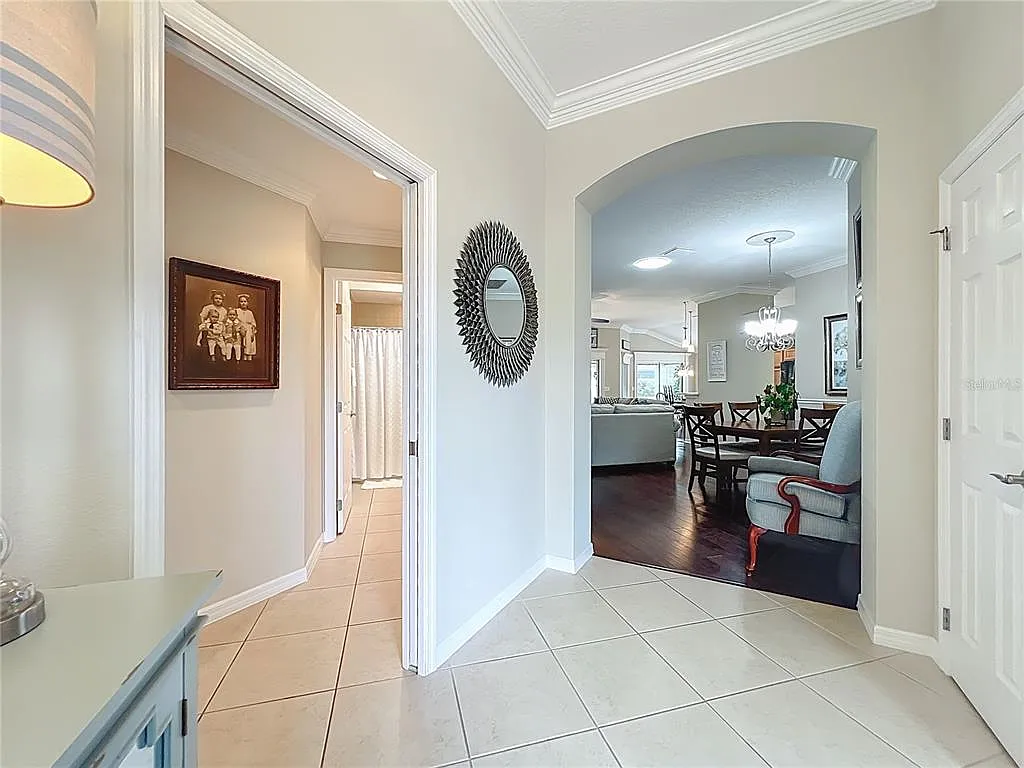3 bed, 2.0 bath, 1965 sqft, $4,490 — Photo 4