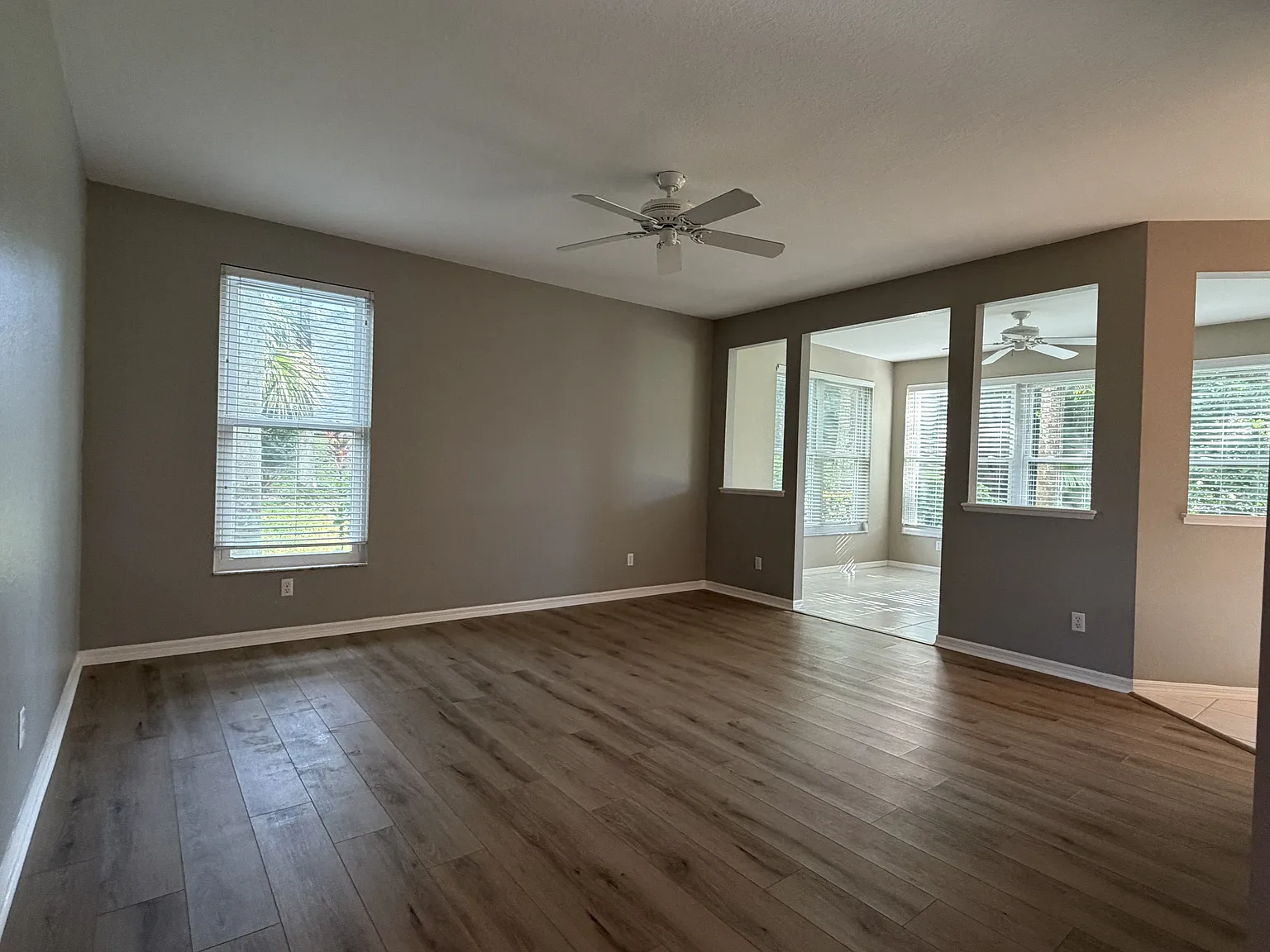 1340 Charleston Square Dr — Photo 3