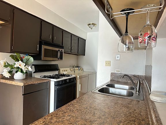 4th image of 19321 Oakwood Ave #0