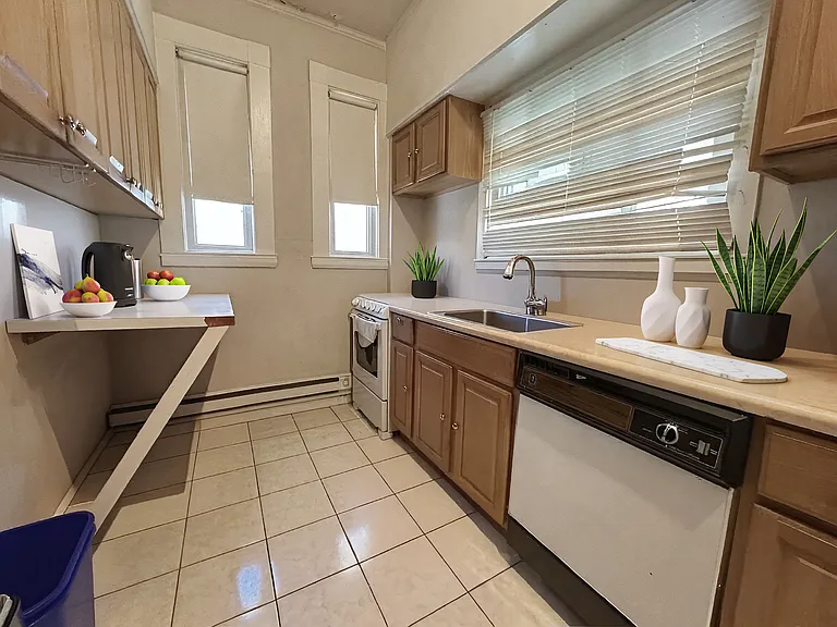 73 Gardner St #1 — Photo 4