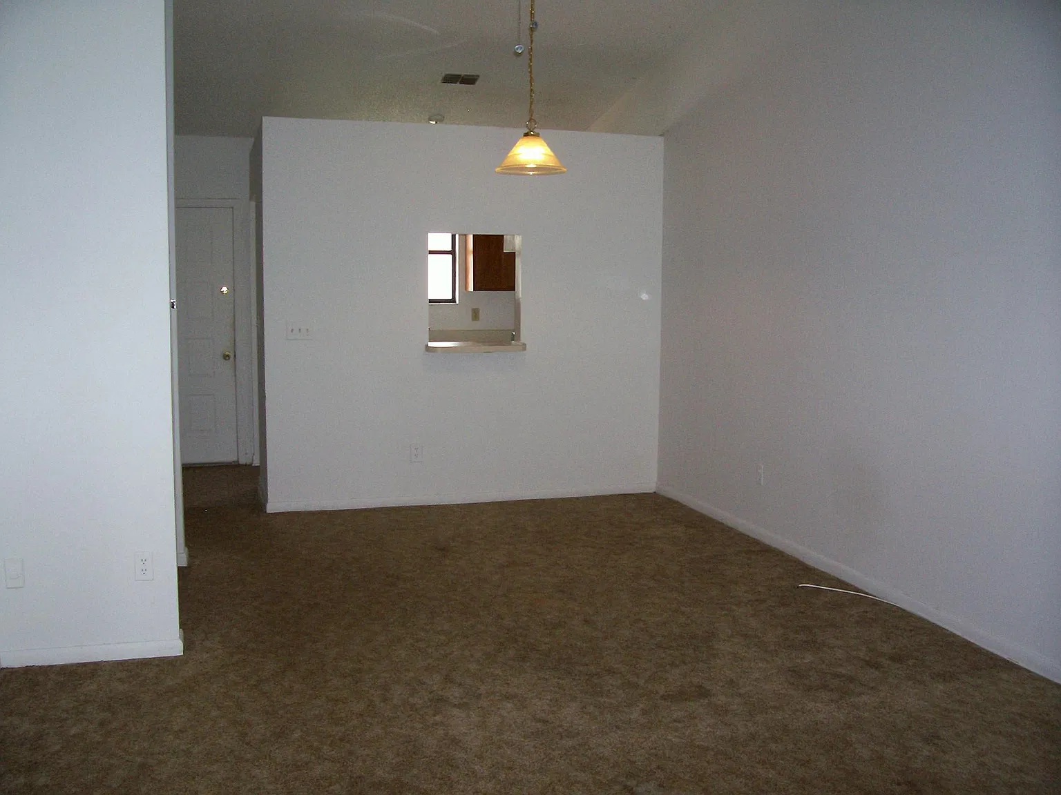 2 bed, 985 sqft, $1,200 — Photo 3