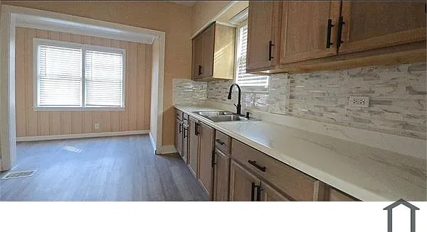 370 Lora Ave — Photo 5