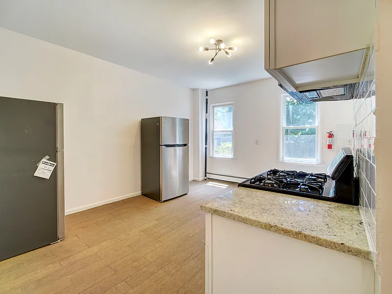 79 Eaton Pl #1 — Photo 9