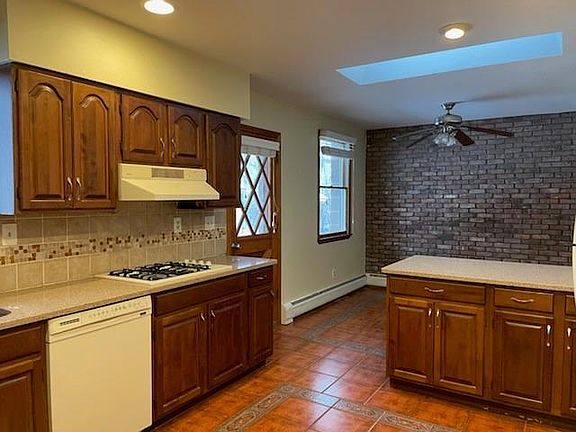 3rd image of 176 Caesars Ln