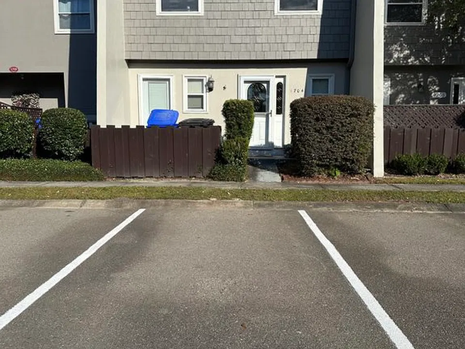 1704 Ventura Pl