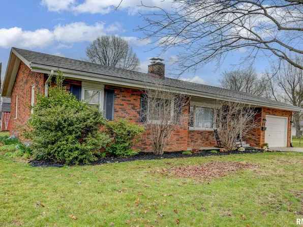 25 Highland Ln, Chatham, IL 62629